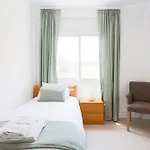 C34 Cosy 4 Bdr Apt Close To Maria Zambrano