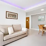C34 Cosy 4 Bdr Apt Close To Maria Zambrano