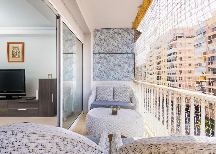 C34 Cosy 4 Bdr Apt Close To Maria Zambrano