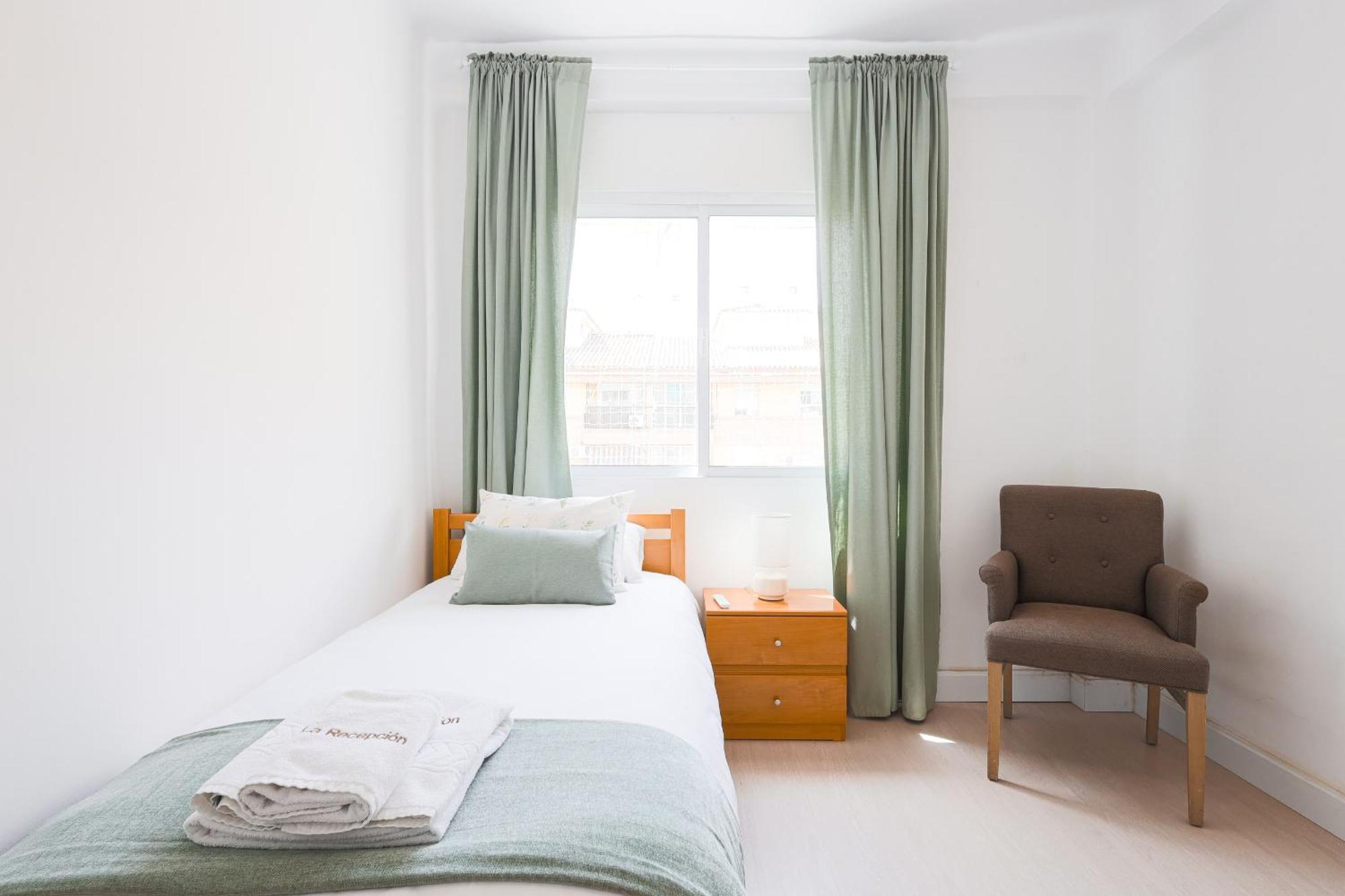 C34 Cosy 4 Bdr Close To Maria Zambrano *