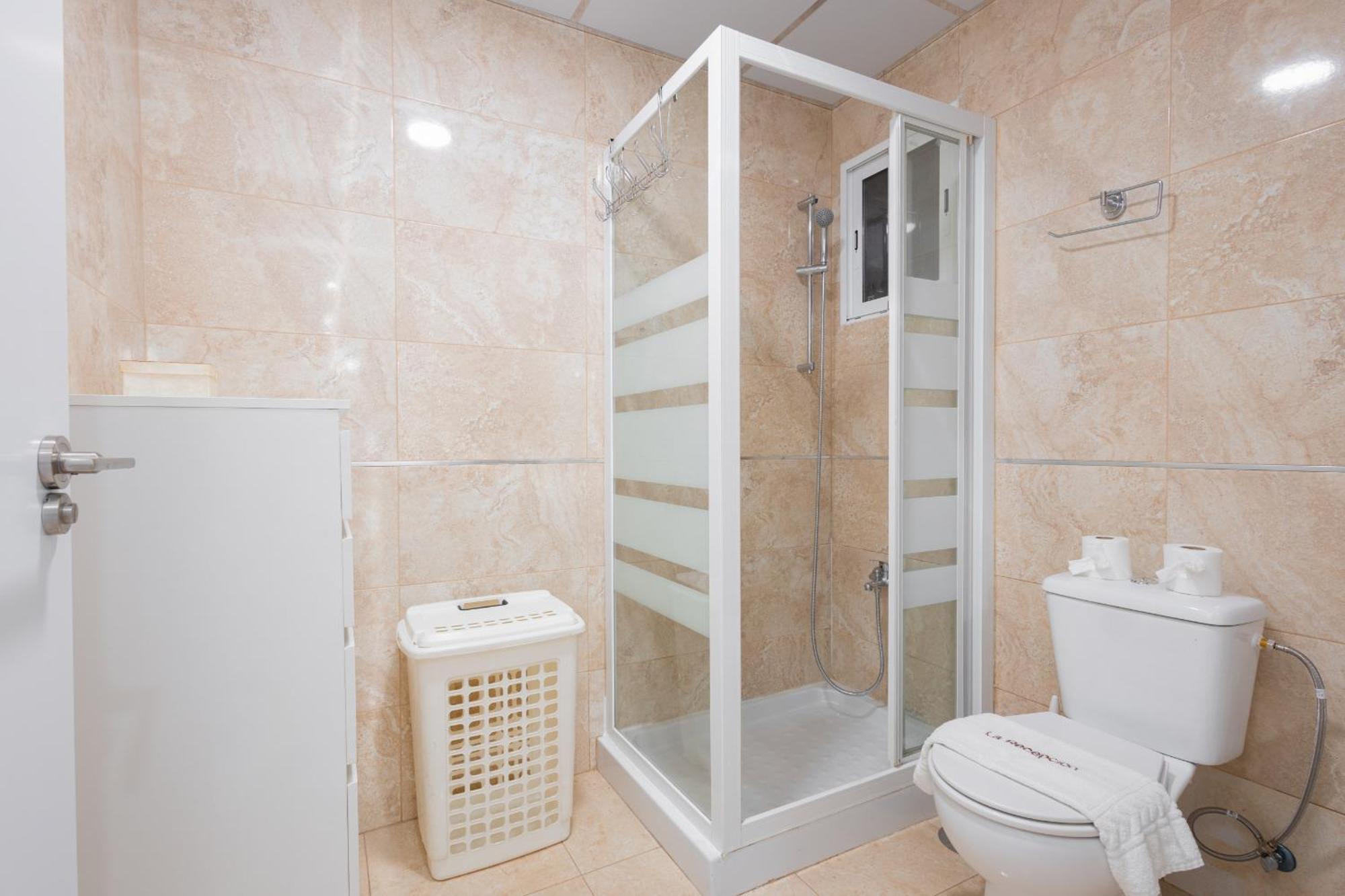 C34 Cosy 4 Bdr Close To Maria Zambrano Apartment