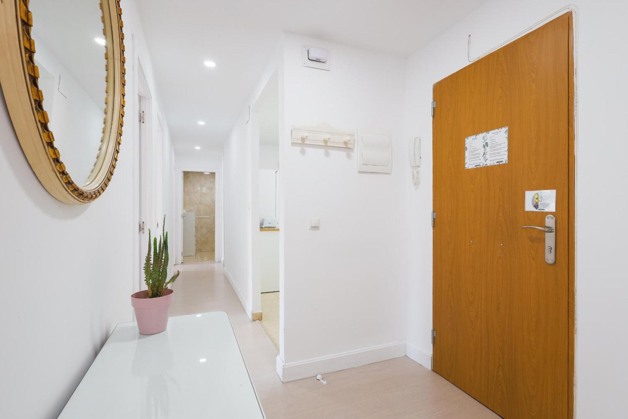C34 Cosy 4 Bdr Close To Maria Zambrano Apartment *