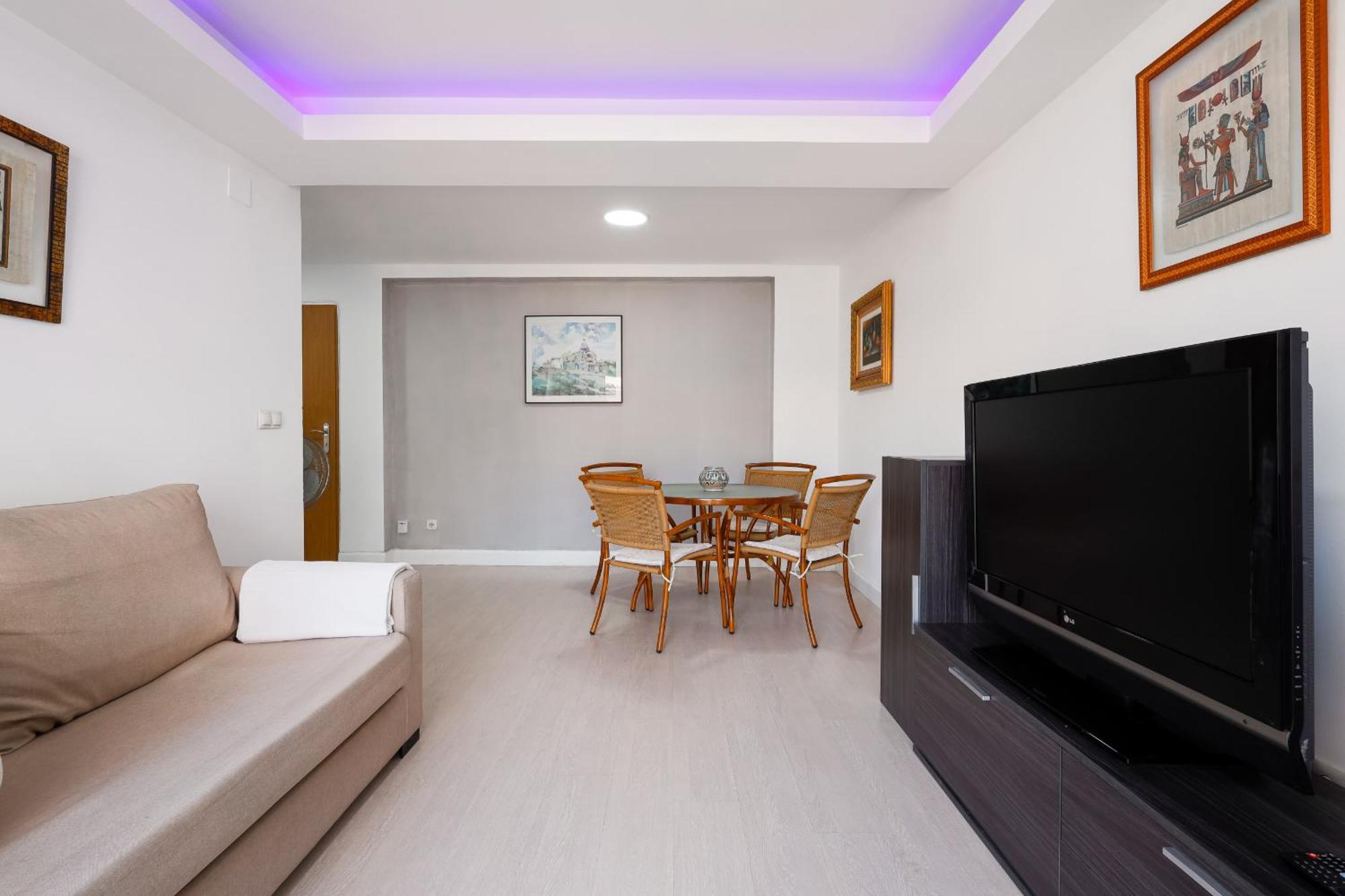 Apartment C34 Cosy 4 Bdr Close To Maria Zambrano